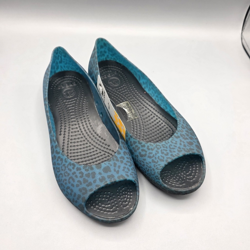 Crocs Carlie Shoes Womens 7 Blue Leopard Ballet Flats‎ Peep Toe Slip On NWOB